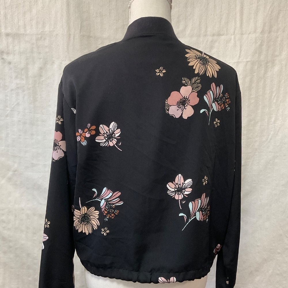 Who What Wear Black Bomber Jacket with Floral Design - Picture 3 of 10